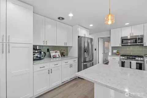 Kitchen - 422 Crown Dr, Everett, WA 98203 photo 5 of 5