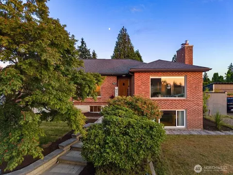 422 Crown Dr, Everett, WA 98203
