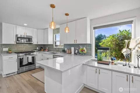 Kitchen - 422 Crown Dr, Everett, WA 98203 photo 3 of 5