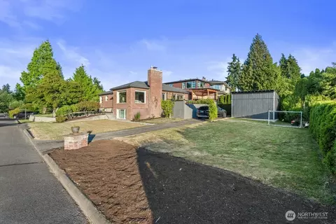 Exterior - 422 Crown Dr, Everett, WA 98203 photo 4 of 5