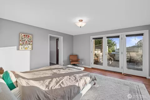 Bedroom - 422 Crown Dr, Everett, WA 98203 photo 1 of 4