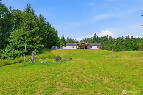 Exterior - 300 E Mclane Cove Dr, Grapeview, WA 98546 photo 7 of 10