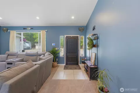 Entry Way - 300 E Mclane Cove Dr, Grapeview, WA 98546 photo 1 of 2