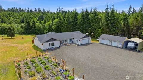 300 E Mclane Cove Dr, Grapeview, WA 98546