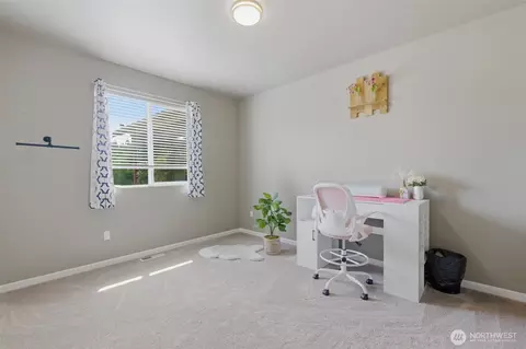 Bedroom - 300 E Mclane Cove Dr, Grapeview, WA 98546 photo 5 of 6