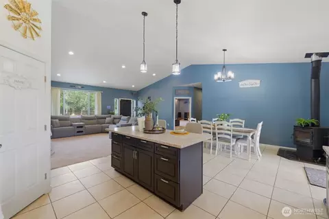 Entry Way - 300 E Mclane Cove Dr, Grapeview, WA 98546 photo 2 of 2
