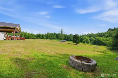 Exterior - 300 E Mclane Cove Dr, Grapeview, WA 98546 photo 8 of 10