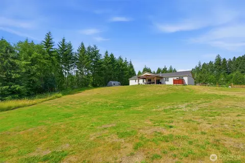 Exterior - 300 E Mclane Cove Dr, Grapeview, WA 98546 photo 6 of 10