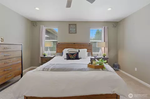 Bedroom - 300 E Mclane Cove Dr, Grapeview, WA 98546 photo 1 of 6