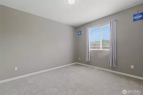 Bedroom - 300 E Mclane Cove Dr, Grapeview, WA 98546 photo 4 of 6