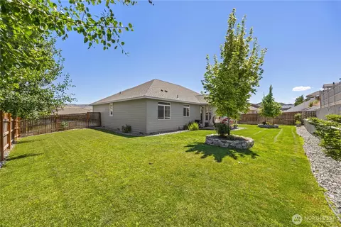 Exterior - 491 Spring View Pl, Chelan, WA 98816 photo 9 of 11
