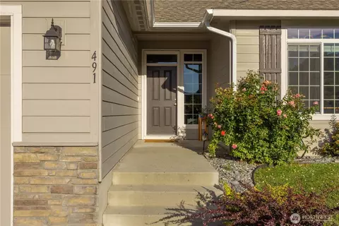 Entry Way - 491 Spring View Pl, Chelan, WA 98816 photo 1 of 2
