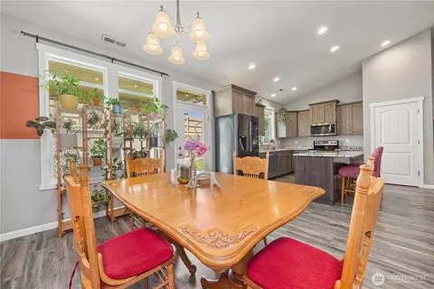 Dining - 491 Spring View Pl, Chelan, WA 98816 photo 2 of 2