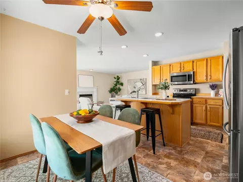 Dining - 3138 Hunter Ct, Enumclaw, WA 98022 photo 2 of 2