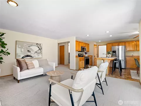 Living - 3138 Hunter Ct, Enumclaw, WA 98022 photo 5 of 5
