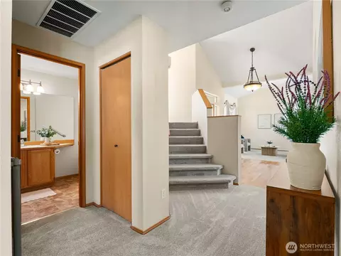 Entry Way - 3138 Hunter Ct, Enumclaw, WA 98022 photo 2 of 3