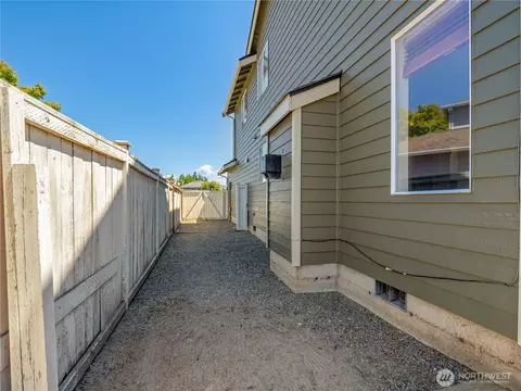 Exterior - 3138 Hunter Ct, Enumclaw, WA 98022 photo 9 of 10