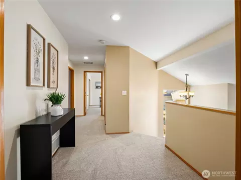 Entry Way - 3138 Hunter Ct, Enumclaw, WA 98022 photo 3 of 3
