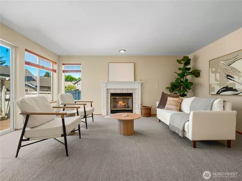 Living - 3138 Hunter Ct, Enumclaw, WA 98022 photo 3 of 5