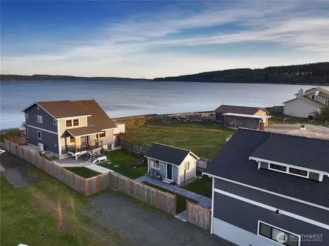 2805 N Bluff Rd, Greenbank, WA 98253