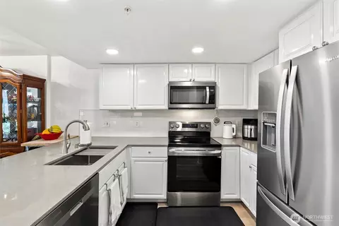 2805 NE 125th St #304, Seattle, WA 98125