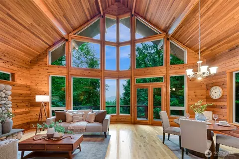 37 N Summit Dr, Bellingham, WA 98229