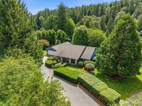 13732 217th Ave SE, Issaquah, WA 98027