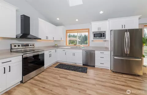 Kitchen - 1010 W Stanley St, Granite Falls, WA 98252 photo 2 of 2