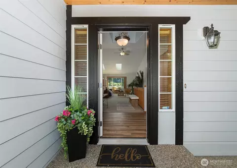 Entry Way - 1010 W Stanley St, Granite Falls, WA 98252 photo 1 of 3