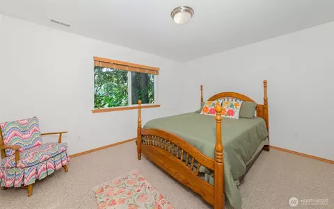Bedroom - 1010 W Stanley St, Granite Falls, WA 98252 photo 3 of 4