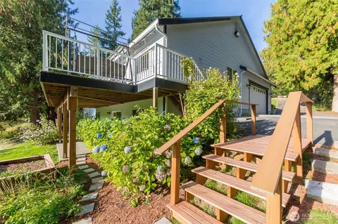 Exterior - 1010 W Stanley St, Granite Falls, WA 98252 photo 8 of 13