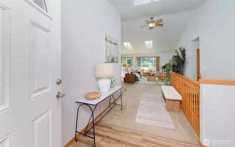 Entry Way - 1010 W Stanley St, Granite Falls, WA 98252 photo 2 of 3
