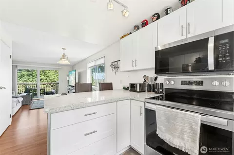 Kitchen - 5113 S 4th Ave, Everett, WA 98203 photo 2 of 6