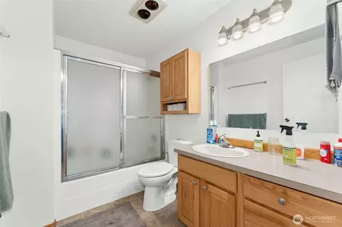 Bath - 5113 S 4th Ave, Everett, WA 98203 photo 2 of 2
