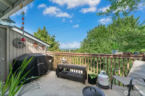 Exterior - 5113 S 4th Ave, Everett, WA 98203 photo 4 of 8