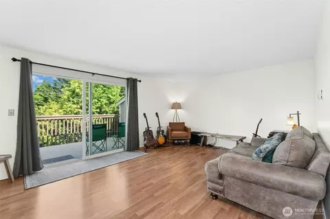 Living - 5113 S 4th Ave, Everett, WA 98203 photo 2 of 4
