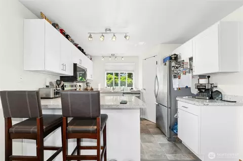 Kitchen - 5113 S 4th Ave, Everett, WA 98203 photo 1 of 6
