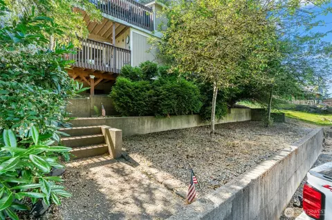 Exterior - 5113 S 4th Ave, Everett, WA 98203 photo 7 of 8