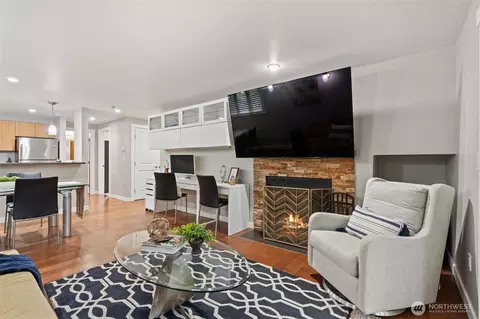 15140 NE 82nd St #104, Redmond, WA 98052