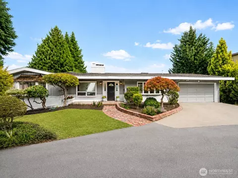 4232 Shoreclub Dr, Mercer Island, WA 98040