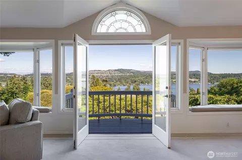 4232 Shoreclub Dr, Mercer Island, WA 98040