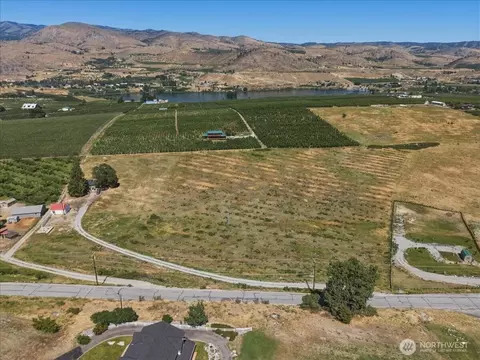 340 Washington St, Manson, WA 98831