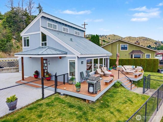 1386 S Lakeshore Rd, Chelan, WA 98816