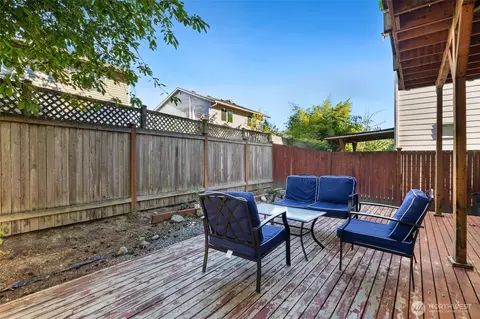 Exterior - 11625 10th Pl W, Everett, WA 98204 photo 4 of 7