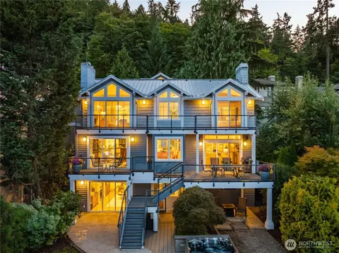 528 W Lake Sammamish Pkwy SE, Bellevue, WA 98008