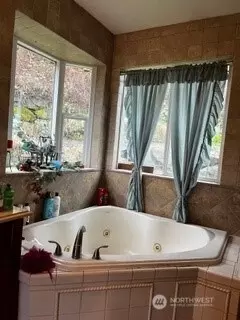 Bath - 48219 284th Ave SE, Enumclaw, WA 98022 photo 2 of 8