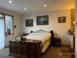 Bedroom - 48219 284th Ave SE, Enumclaw, WA 98022 photo 1 of 3