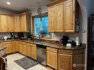 Kitchen - 48219 284th Ave SE, Enumclaw, WA 98022 photo 4 of 4