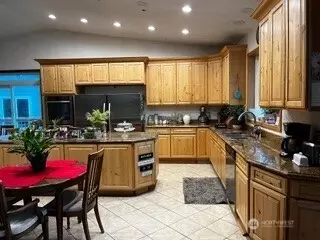 Kitchen - 48219 284th Ave SE, Enumclaw, WA 98022 photo 3 of 4