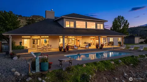 450 Hawks Meadow Rd, Chelan, WA 98816